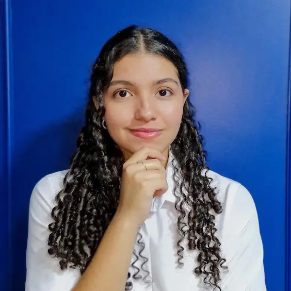 Letícia Souza - Estagiária